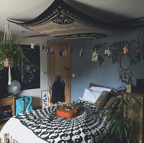 Hippy Bedroom, Hippy Room, Dekorasi Kamar Tidur, Bedroom Pictures, Room Goals, Indie Room, Bedroom Goals, Dreamy Room, Design Del Prodotto