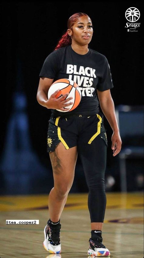 Te’a Cooper, Tea Cooper Basketball, Wnba Women Wallpaper, Tea Cooper, Te'a Cooper, Basketball Girls Outfits, Basketball Pictures Poses, Basketball Hairstyles, Women Basketball