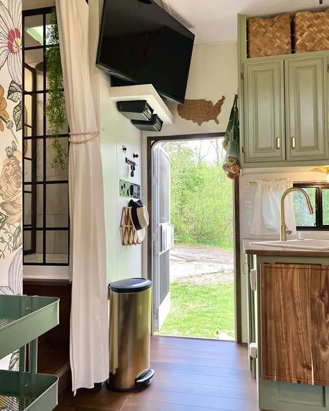 Tour a 370-Square-Foot RV Full-Time Home for Family of 5 | Apartment Therapy Small Travel Trailer Remodel, Modern Camper, Small Rv Campers, Small Travel Trailer, Rv Living Organization, Rv Living Room, Travel Trailer Living, Rv Home, Small Travel Trailers