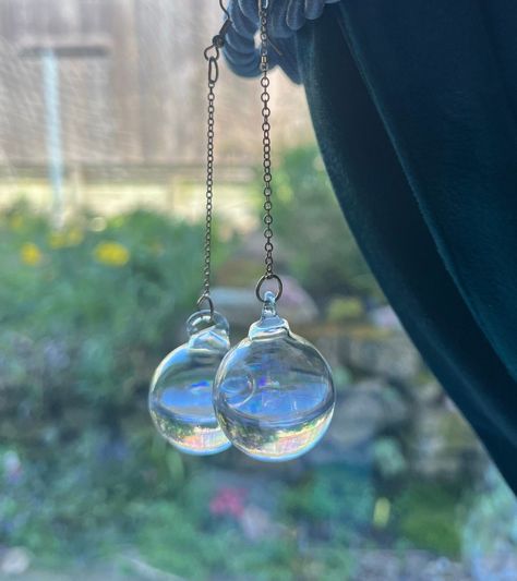 Minimalist Modern Jewelry by BEEPBEEPBOOP Water-filled bubble earrings. Mondstadt Characters, Bubbles Aesthetic, Bubble Accessories, Water Earrings, Bubble Magic, Water Jewelry, Ethereal Jewelry, Forest Core, Bubble Earrings