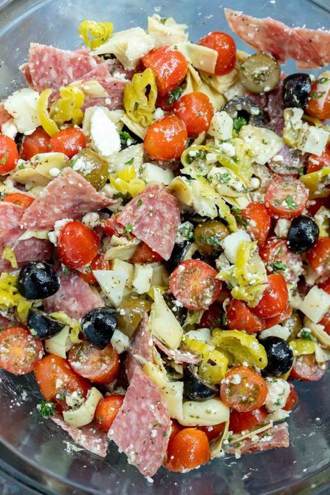 This Low Carb Antipasto Salad Recipe is great for lunch, dinner, snacks or meal prep. A Keto friendly salad that can be in the fridge waiting for you when hunger strikes. Filled with salami, cheese, tomatoes, olives and artichokes for a flavorful and filling meal. #antipasto #lowcarbrecipes #ketorecipes #lowcarb #keto #saladrecipes Antipasto Salad Recipe, Antipasto Salad, Dinner Snacks, Fresh Salad Recipes, Best Salad Recipes, Salad Recipes For Dinner, Salad Side Dishes, Mediterranean Diet Recipes, Fresh Salads