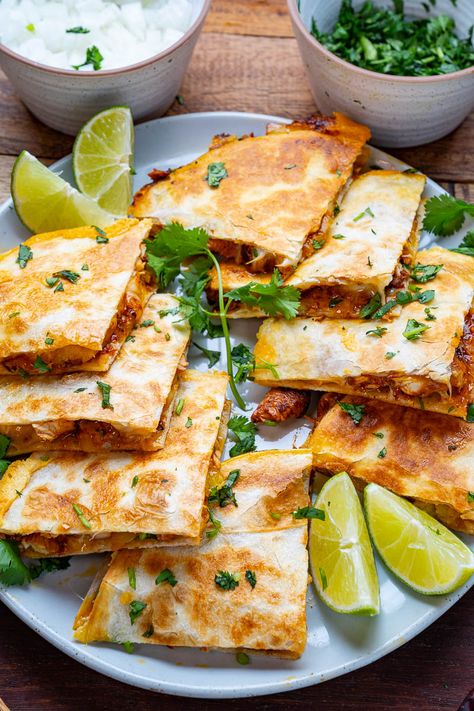 Chicken El Pastor Recipe, Casadia Recipe Quesadillas, Lunch Quesadilla, Recipe Quesadillas, Mexican Quesadilla Recipes, Chicken Quesadillas Easy, Chicken Al Pastor, Mexican Quesadilla, Closet Cooking