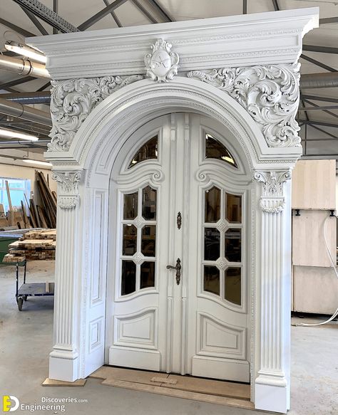 Fantastic Door Entrance Decorating Ideas That'll Give Your Guests A Warm Welcome - Engineering Discoveries Tor Design, Beautiful Front Doors, Ornamental Design, Wooden Main Door, Wooden Main Door Design, Desain Furnitur Modern, Classic Doors, Door Glass Design, Entrance Door Design