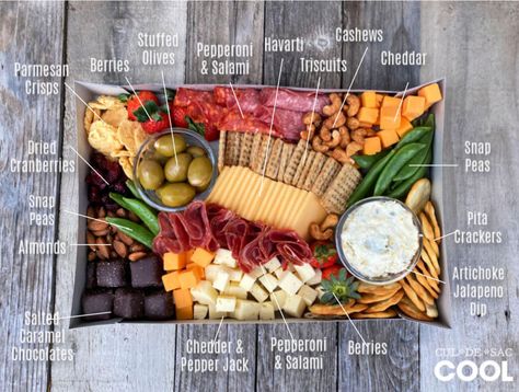 Charcuterie Box Sizes, Diy Grazing Box Ideas, Diy Small Charcuterie Board, Diy Graze Box Ideas, Cheese Board Box Ideas, Lunch Charcuterie Box Ideas, Charcuterie Board Box To Go, Chacutery Box Ideas, Charcuterie In A Box Diy