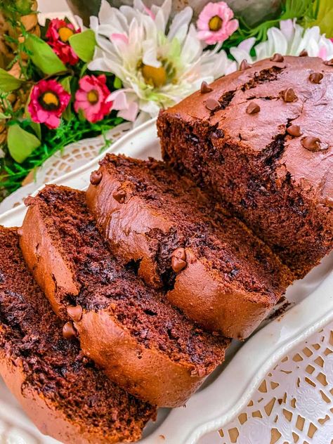 Gluten-free & Dairy-free Chocolate Avocado Banana Bread - Hope and Hummus Chocolate Avocado Banana Bread, Avocado Banana Bread, Chocolate Goodies, Avocado Bread, Cinnamon Roll Bake, Desert Ideas, Chocolate Avocado, Avocado Banana, Austin Food