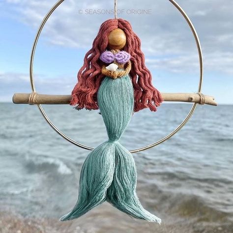 Macrame Mermaid Doll, Macrame Disney, Macrame For Kids, Yarn Mermaid, Mermaid Macrame, Mermaid Diy Crafts, Macrame Summer, Diy Macrame Projects, Macrame Doll