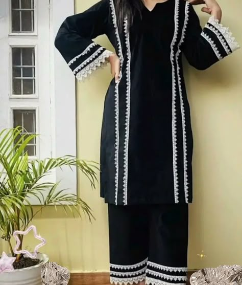 Black Lace Dress Pakistani, Straight Plazo, Black Suit Designs, Umbrella Sleeves, Lace Designs On Suits, Pakistani Kurti, Cotton Suit Designs, Simple Dress Casual, Stylish Kurtis Design