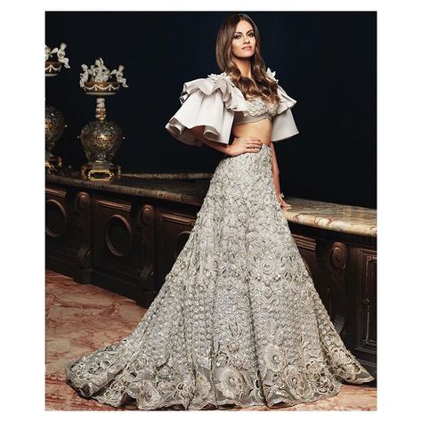 Manish Malhotra World (@mmalhotraworld) • Instagram photos and videos Manish Malhotra Bridal Lehenga, Indian Wedding Gowns, Indian Outfits Lehenga, Lehnga Dress, Indian Bridal Lehenga, Indian Bridal Dress, Manish Malhotra, Indian Gowns, Indian Bridal Outfits