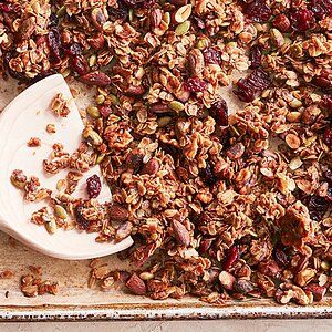 Basic Granola Recipe, Basic Granola, Make Your Own Granola, Easy Granola Recipe, Easy Granola, Inflammatory Recipes, Plant Based Breakfast, Granola Recipe, Brunch Dishes