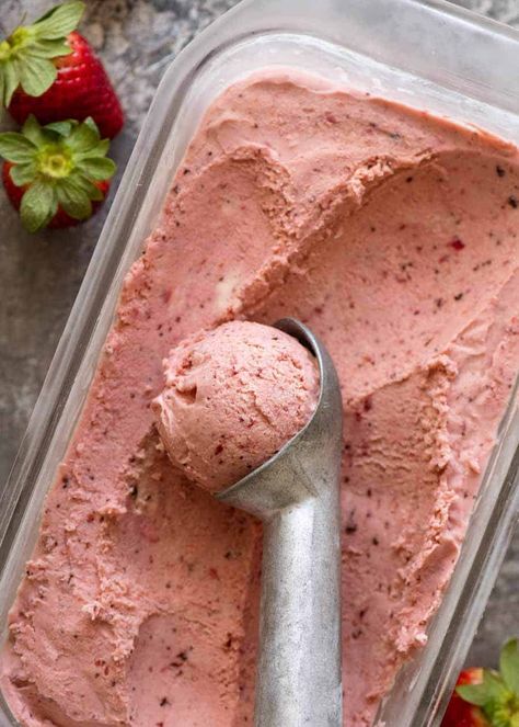 Strawberry Ice Cream No Churn, No Churn Strawberry Ice Cream, Strawberry Nice Cream, Ice Cream No Churn, Strawberry Ice Cream Recipe, Coconut Milk Ice Cream, Ice Cream Scooper, Ice Cream Maker Recipes, Ice Cream Mixture