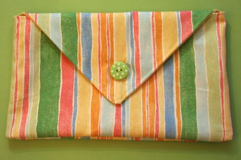 Pencil Pouch Pattern, Sewing Pouch, Fancy Towels, Button Pouch, Button Bag, Trendy Sewing Projects, Bag Tutorials, Fabric Envelope, Sewing Machine Projects