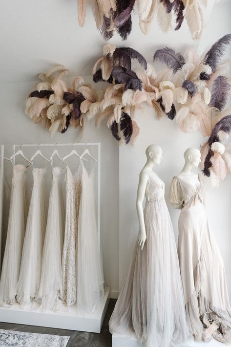 Spina Bride Wedding Dresses Boutique, Bridal Store Interior Design, Bridesmaid Bouquet Simple, Spina Bride, Bridal Shop Interior, Bridal Shop Decor, Bridal Shop Ideas, Bridal Boutique Interior, Dress Boutiques