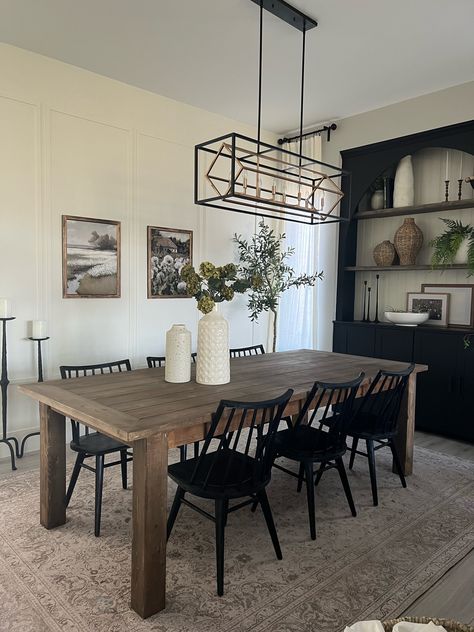 Modern Dining Room Rug, Modern Dining Room Chandeliers, Organic Dining Room, Modern Dining Room Table, Room Ideas Interior Design, Modern Dining Room Ideas, Modern Dining Room Furniture, Dining Room Table And Chairs, Dining Room Chandeliers