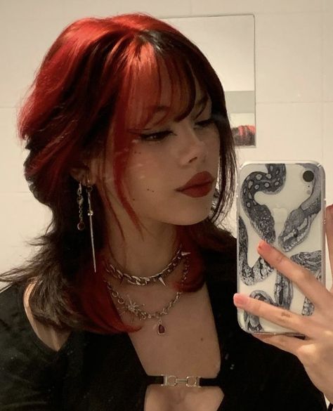 Black And Red Hair, Red Hair With Highlights, Short Grunge Hair, Hair With Highlights, Red Hair Inspo, Vibrant Hair, Dyed Red Hair, Hair Streaks, Dyed Hair Inspiration