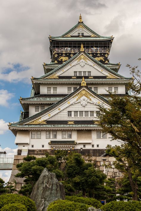 Japanese Castles, Japan Architecture, Japanese Castle, Osaka Castle, Japanese Temple, Asian Architecture, Universal Studios Japan, Japanese Architecture, Beautiful Castles