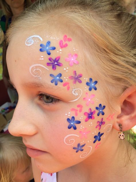 Spring Facepainting Ideas, Hawaiian Flower Face Paint Easy, Easy Flower Face Painting, East Face Paint Ideas, Spring Face Paint, Floral Face Paint, Flowers Facepainting, Flower Face Paint, Face Paint Designs