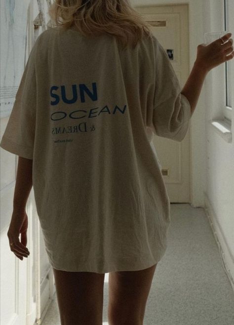 Big T Shirt Aesthetic, Big Shirt Aesthetic, Beach Aesthetic Outfits, Surfer Style, Shirt Aesthetic, Big Shirt, Shirt Design Inspiration, Lazy Outfits, Falmouth