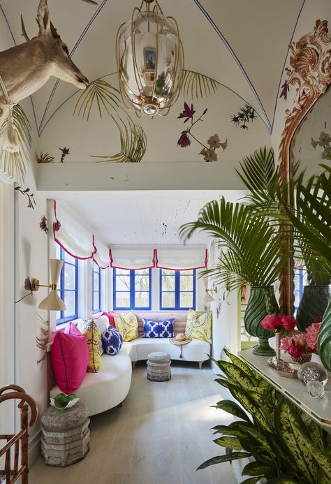 This Eclectic Palm Beach Home Has Design Inspo For Every Style - HarpersBAZAAR.com Kips Bay Showhouse, Palm Beach Decor, Colourful Home Decor, Beach House Tour, Colourful Home, Palm Beach Regency, Palm Beach Style, Modern Tiny House, Tiny House Design