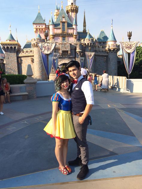 Disneybound Blackmilk Snow White and Prince ❤️ on dapper day Couples Disneybound, Dapper Day Disney, Dapper Disney, Snow White And Prince, Disneyland Dress, Snow White Outfits, Easy Couples Costumes, Dapper Day Outfits, Snow White Prince