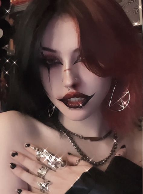 Hot Witch Makeup Halloween, Vampire Inspo Makeup, Punk Witch Costume, Halloween Alt Makeup, Halloween Hot Makeup, Glam Gore Makeup, Demon Halloween Costume Female, Black And Red Makeup Looks Gothic, Red Emo Makeup