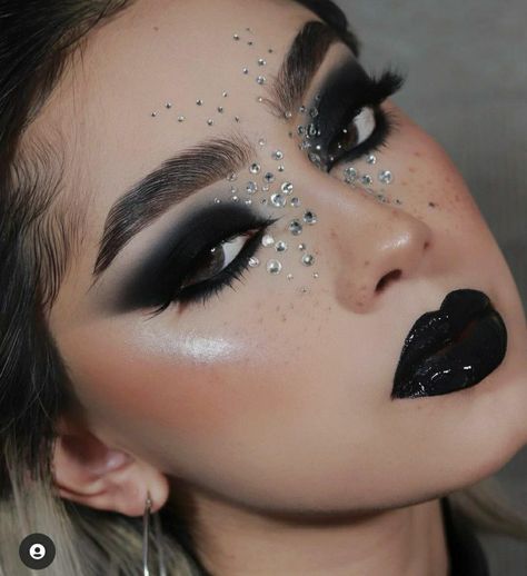 Dark Angel Makeup, Angel Halloween Makeup, Makeup Rhinestones, White Eye Makeup, Goth Eye Makeup, Rock Makeup, Ball Makeup, Angel Makeup, Rhinestone Makeup