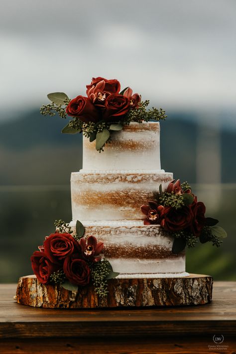 Rustic Wedding Cake Burgundy, Rustic Fall Wedding Ideas Burgundy, Rustic Style Wedding Cakes, Rustic Romantic Wedding Cake, Rustic Cake Ideas Wedding, Wedding Cake Inspiration Rustic, Maroon Themed Wedding Cake, Wedding Cakes Wine Color, Rustic Burgundy Wedding Cake