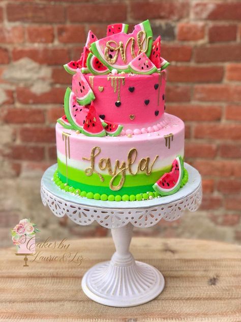 Watermelon Birthday Party Theme, Watermelon Cake Recipe, Watermelon Cake Birthday, Melon Cake, Watermelon Birthday Parties, Watermelon Cake, Watermelon Party, Watermelon Birthday, First Birthday Party Themes