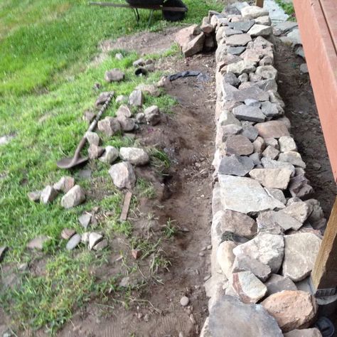 Rock Wall Garden, Natural Rock Wall, Rock Wall Fencing, Rock Wall Landscape, Natural Stone Retaining Wall, Rock Fence, Rock Wall Gardens, Building A Stone Wall, Rock Retaining Wall