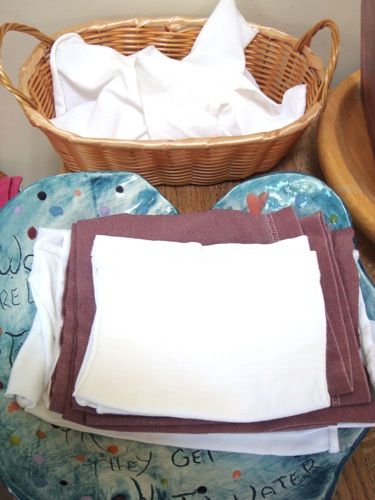 Crafting with t-shirt sleeves.... after you've used up the good parts for all your other crafts, this is some good ideas for those sleeves other than more rags:) Tshirt Quilts, Green Crafts, Community Life, Shirt Crafts, Old Baby Clothes, Making Quilts, Shirt Quilts, Upcycle Repurpose, Green World