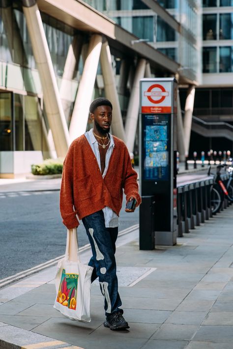 Street Style 2023 Trends Men, Men’s Fashion Week 2023, Menswear Street Style 2023, Spring Street Style Men, Mens Fashion Spring 2023, Mens Street Style 2023, Cool Street Fashion 2023, Spring Streetwear Outfits Men, Mens Fashion Japan