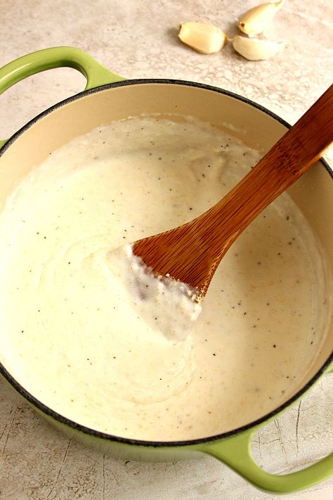 Homemade Alfredo Sauce recipe - the best garlic Parmesan pasta sauce I've ever made! Just a few simple ingredients is all you need to make it. Also, I am sharing my trick to make it's super speedy version. Fettuccine Alfredo Sauce Recipe, Parmesan Pasta Sauce, Best Alfredo Sauce Recipe, Homemade Alfredo Sauce Recipe, Fettuccine Alfredo Sauce, Garlic Parmesan Pasta, Alfredo Sauce Recipe Easy, Alfredo Sauce Recipe Homemade, White Sauce Recipes