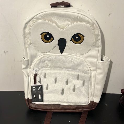 Bioworld Harry Potter Hedwig Owl Faux Leather White School Backpack Side Pockets This Is Brand New With Tags. Dimensions: 18" X 13" X 6" Hogwarts Backpack, Harry Potter Backpack, Hedwig Owl, Owl Backpack, Leather School Backpack, Harry Potter Hedwig, Harry Potter Girl, Orange Backpacks, Backpack Brands