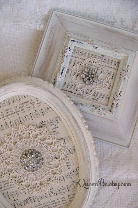 Victorian Items, Manualidades Shabby Chic, Camera Shabby Chic, Commode Shabby Chic, Shabby Chic Weihnachten, Music Display, Lace Projects, Cocina Shabby Chic, Everyday Crafts