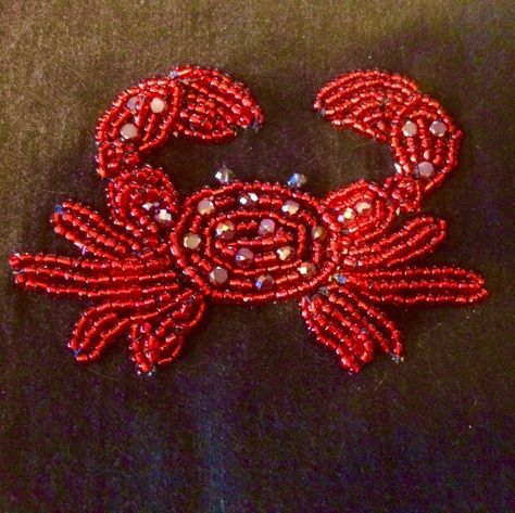 Clam Embroidery, Bead Embroidery Patterns Templates, Beaded Crab, Crab Embroidery, Beaded Shirt, Hand Beaded Embroidery, Pearl Embroidery, Diy Bead Embroidery, Tambour Embroidery