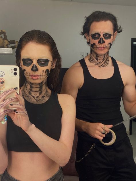 Rate Langdon Skull Makeup, Violet Harmon Halloween Costume, Ahs Couple Costume, Couples Skull Makeup, Tate Langdon Halloween Costume Girl, Hollowen Costumes Couple, Tate Langdon Costume Girl, Skeleton Makeup Couple, Skull Makeup Couple