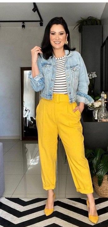 Yellow Pants Office Outfit, Yellow Pants Outfit Fall, Styling Yellow Pants, Yellow Linen Pants Outfit, Yellow Pants Outfit Summer, Mustard Yellow Pants Outfit, Yellow Trousers Outfit, Mustard Pants Outfit, Yellow Linen Pants