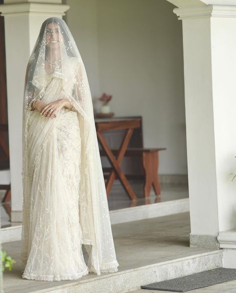 White Saree For Engagement, Indian Wedding Gowns White, Indian Inspired White Wedding Dress, Nikkah Saree With Veil, Indian Wedding Christian, Sari With Veil, Christian Wedding Saree Ideas, White Saree For Bride, White Sari Aesthetic