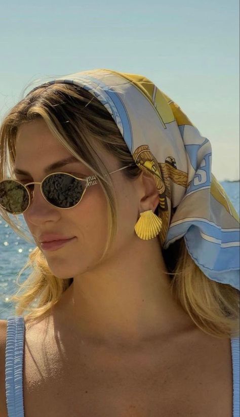 Beach Look Aesthetic, Beach Body Aesthetic Outfit, Boat Cruise Outfits For Women, Cruise Poses, Aesthetic Vacation Outfits, Head Scarf Summer, Beach Photo Inspiration, Gala Gonzalez, Emmanuelle Alt