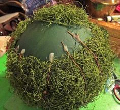 Diy Moss Ball, Topiary Decor, Diy Moss, Topiary Diy, Moss Decor, Faux Moss, Moss Covered, Topiary Trees, Moss Garden