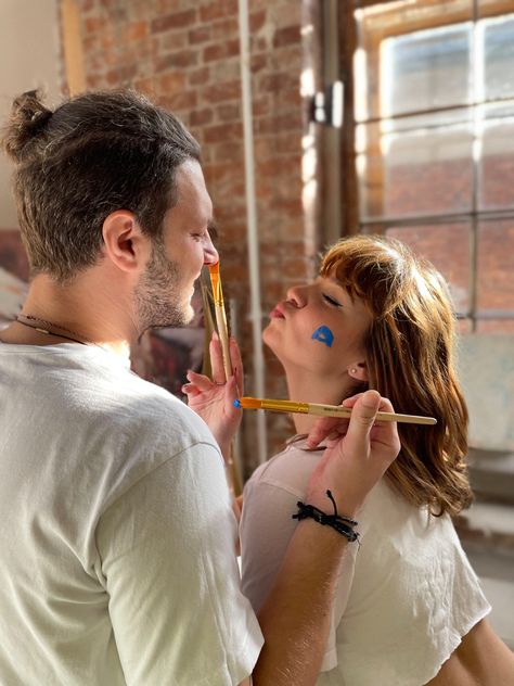 Couple Painting Together Aesthetic, Paint Date Photoshoot, Couple Painting Photoshoot, Artist Couple Aesthetic, Painter Pose, Artist Couple, Natural Eye Makeup Tutorial, Dna Test Results, Couple Painting