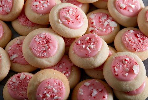 Peppermint Meltaways, Peppermint Dessert, Homemade Cookie, Twix Cookies, Christmas Cookies Easy, Perfect Cookie, Chocolate Peppermint, Easy Cookie Recipes, Homemade Cookies