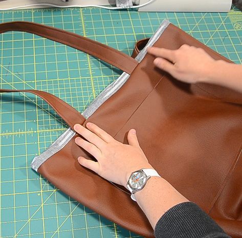 How to Sew a Faux Leather Bag Sewing Tutorial - Sisters, What! Diy Faux Leather Handbag, Faux Leather Bags Diy Tutorials, How To Sew Leather Bag, How To Make Leather Bags Tutorials, Faux Leather Purse Pattern, How To Make A Leather Purse, Faux Leather Purse Diy, Faux Leather Bag Pattern, Faux Leather Projects