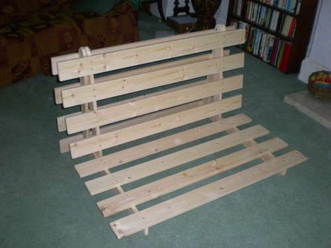 How To Make A Fold out Sofa/Futon/Bed Frame - Upgrading the 'staple pallets' idea Futon Bed Frame, Fold Out Sofa, Ikea Futon, Sofa Futon, Diy Futon, Futon Decor, Futon Bedroom, Murphy Bed Ikea, Futon Chair