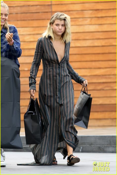 Sofia Richie Rocks Sexy Outfits While Out in WeHo! Sofia Richie Outfits, Sophia Richie Style, Sophia Richie, Sofia Richie, Outfit Look, Fashion Images, Blake Lively, Cute Summer Outfits, Retail Therapy