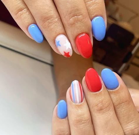 21 Patriotic 4th Of July Nail Ideas - Lauren Erro Firework Nails, Patriotic Nails, Usa Nails, Fourth Of July Nails, 4th Of July Nails, Summery Nails, July Nails, Cute Gel Nails, Blue Nail