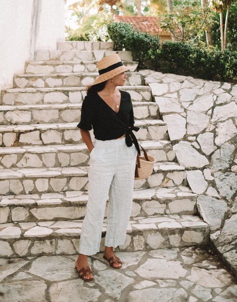 31 Cute Summer Outfits You'll Want to Wear All Season Long - MY CHIC OBSESSION Chic Mom Outfits Summer Casual, Vacation Casual Outfits, Spain Summer Fashion, Uk Summer Outfits, Rome Street Style, Italy Outfits Spring, Chic Mom Outfits, Hot Day Outfit, Italian Women Style