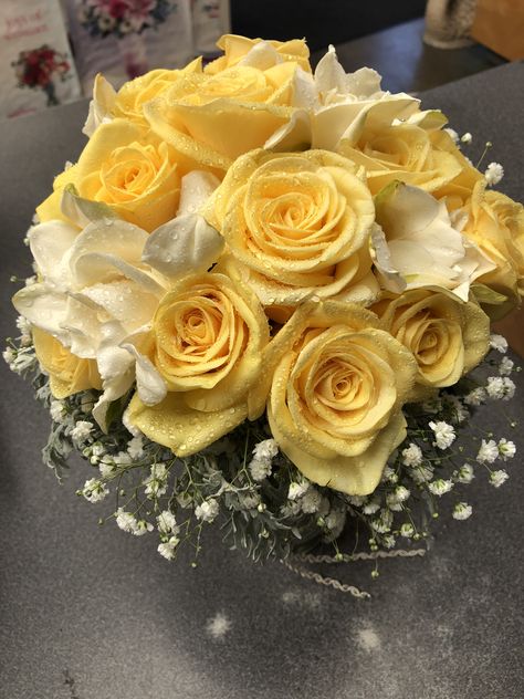 Yellow roses and gardenia bridal bouquet Fall Yellow Bouquet, Yellow Rose Decorations, Yellow Glitter Roses, Yellow And White Roses Bouquet, Yellow Quince Decorations, Pale Yellow Bouquet, Yellow Quince Makeup, Yellow Roses Wedding Bouquet, Light Yellow Bouquet