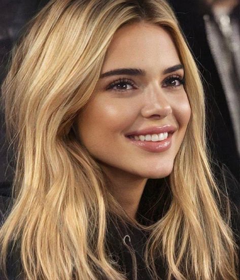 Kendall Jenner, Blonde Hair, A Woman, Blonde, Hair, Instagram, Black