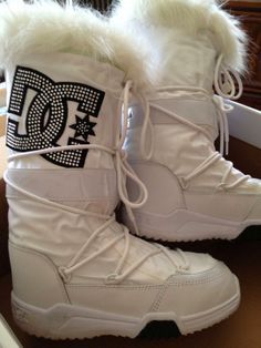 Dc Boots, Snow Boots Outfit, Dc Skate Shoes, Dc Shoes Women, Y2k Boots, Boots Shoe, Shoe Wishlist, Retro Shoes, Moon Boots