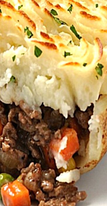 Shepherd's Pie Potato Skins - only 15-minutes prep! Tapas Dinner, Hamburger Dishes, Stuffed Potatoes, Healthy Superbowl Snacks, Shepards Pie, Winter Cooking, Recipe Tin, Cottage Pie, Shepherd's Pie